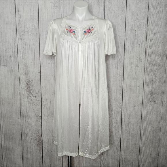 Vintage 70s Sears White Nylon Nightgown with Floral Embroidery, size Medium - Picture 1 of 9